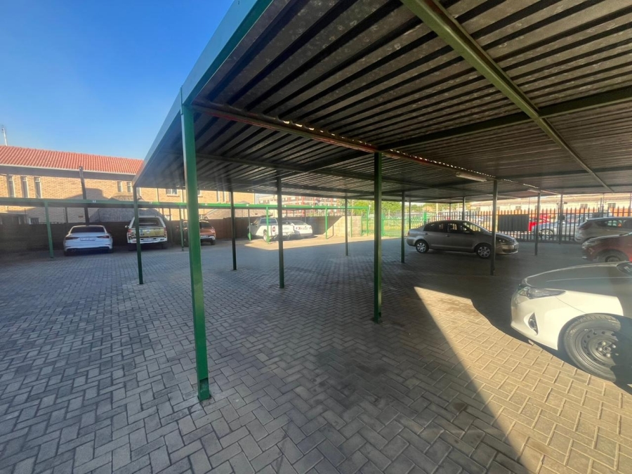 1 Bedroom Property for Sale in Rustenburg Central North West